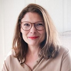 Lucie Papikova stress therapist kinesiologist Geneva Zürich